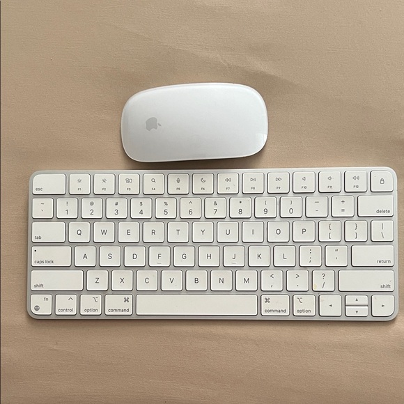 Apple White Keyboard and Mouse Combo